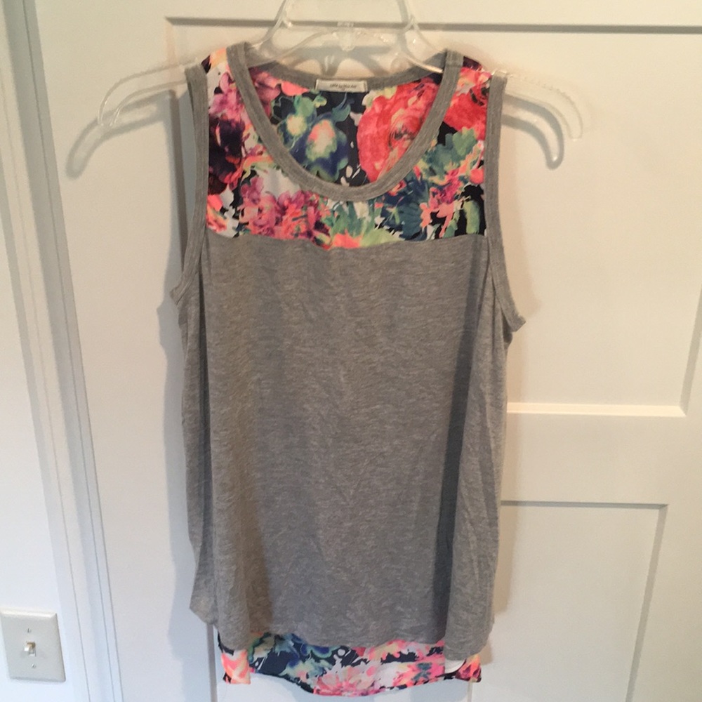 Flowy Contrast Tank